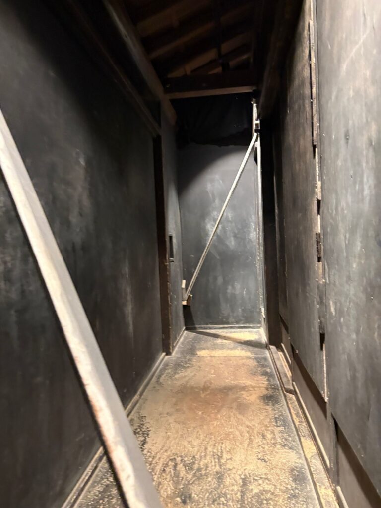 カラクリ屋敷の様子