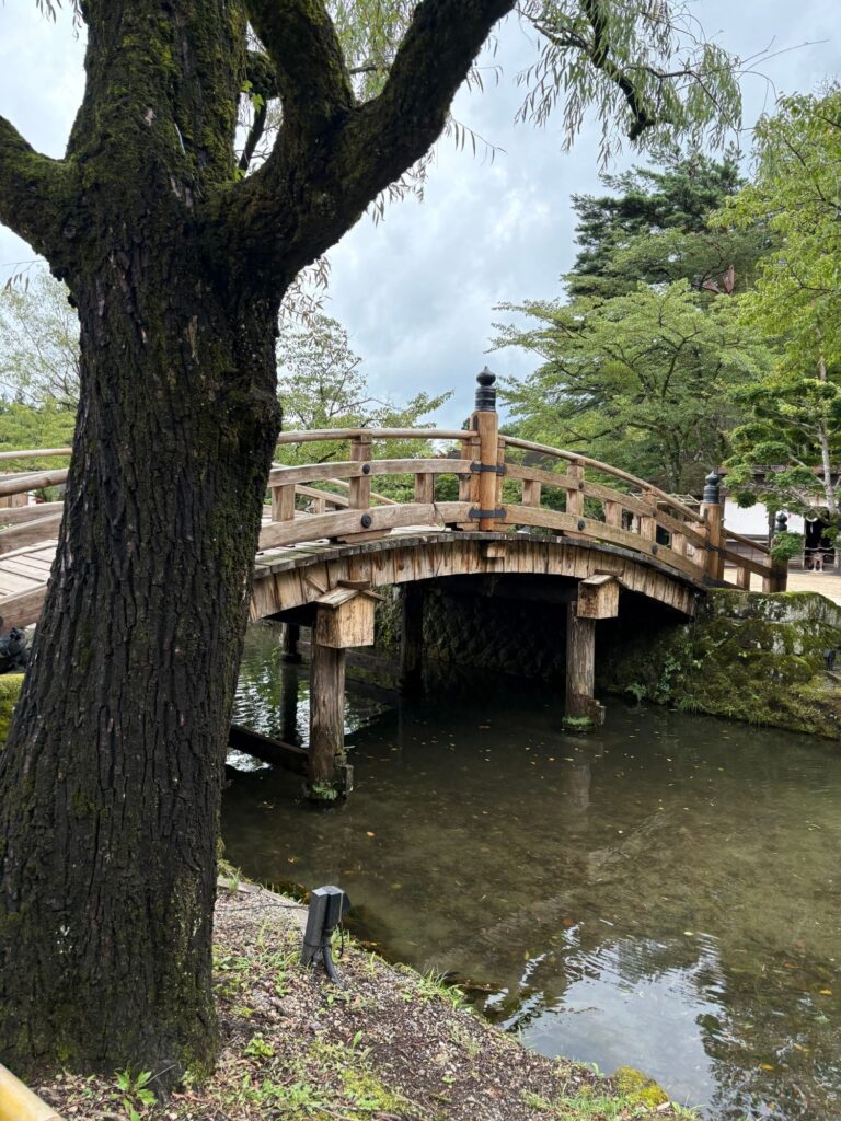 江戸村にある太鼓橋の画像